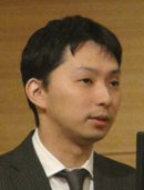 山崎氏